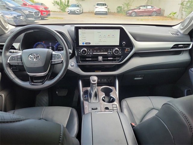 Used 2023 Toyota Highlander Platinum image 13