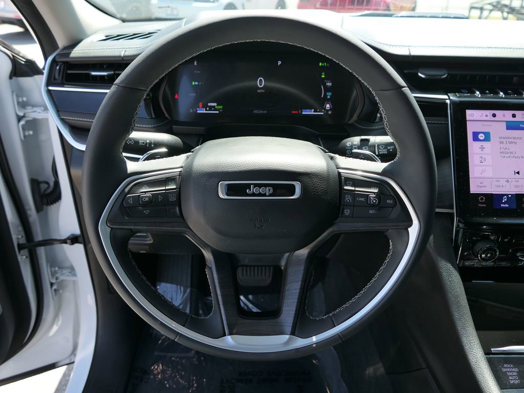 Used 2022 Jeep Grand Cherokee Limited 4xe w/ Luxury Tech Group II AWD/4WD image 17