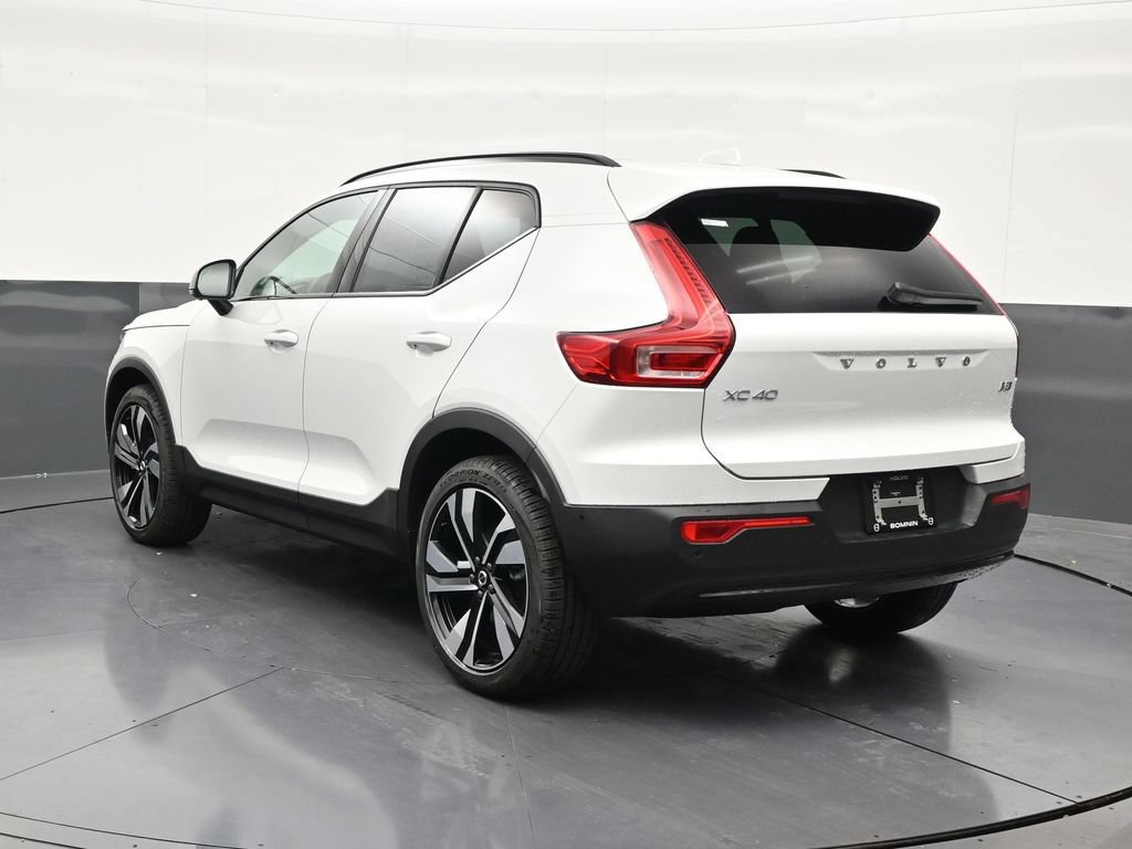 New 2026 Volvo XC40 B5 Plus w/ Climate Package AWD/4WD image 3