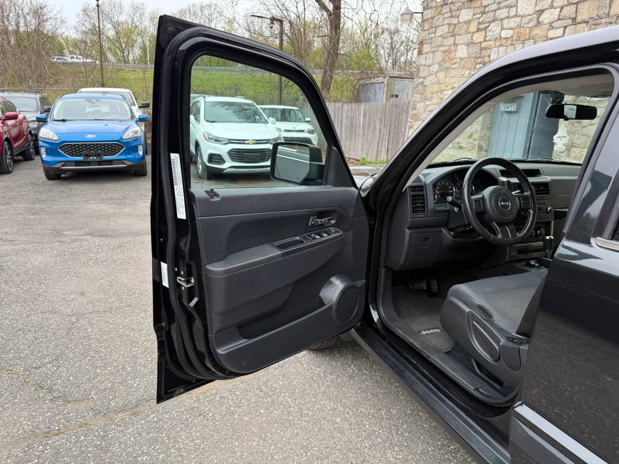 Used 2012 Jeep Liberty Sport w/ Popular Equipment Group AWD/4WD image 26