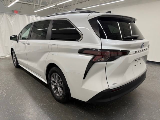 Certified 2023 Toyota Sienna XLE AWD/4WD image 4