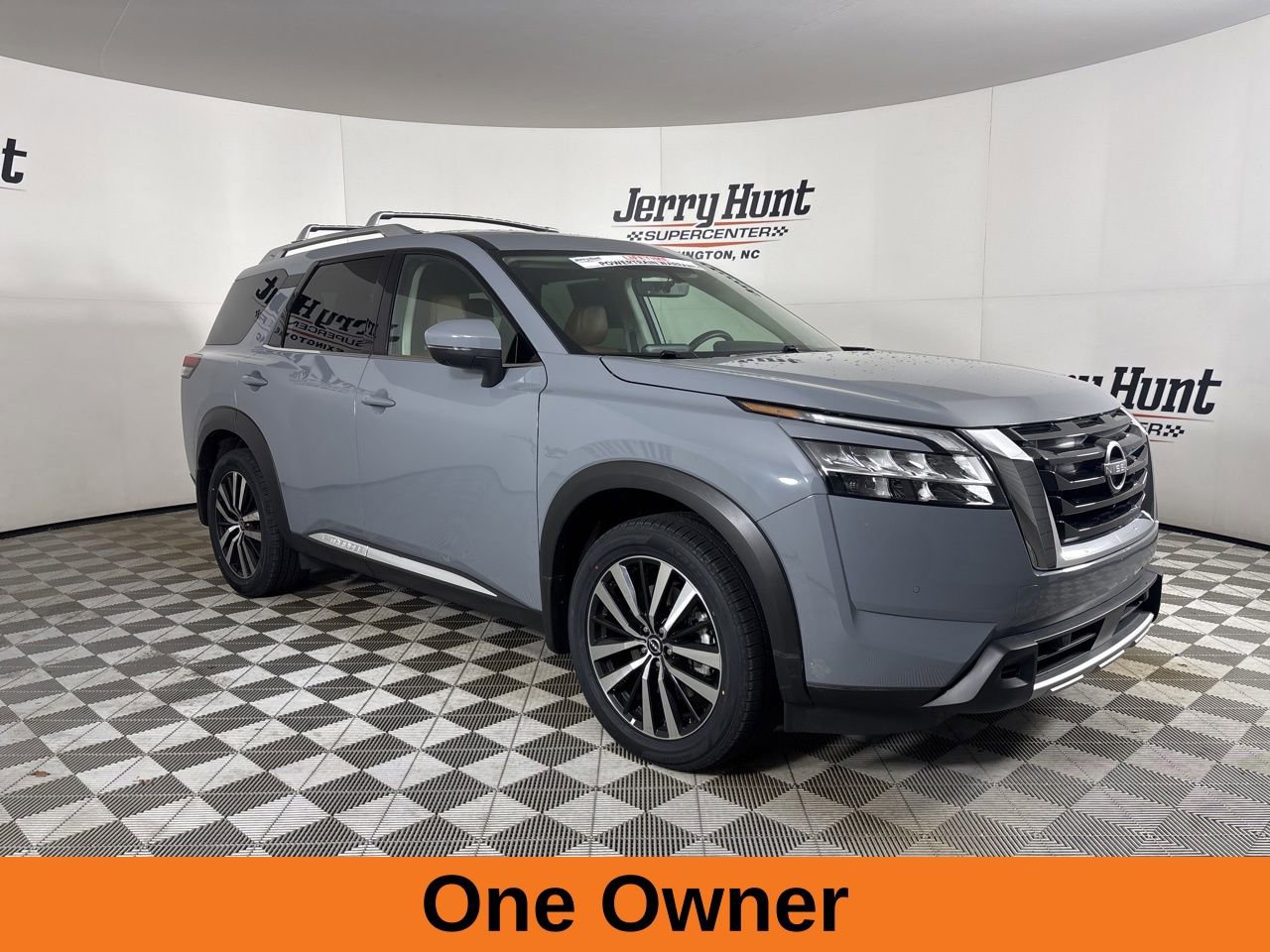 Used 2024 Nissan Pathfinder Platinum w/ Cargo Package image 4