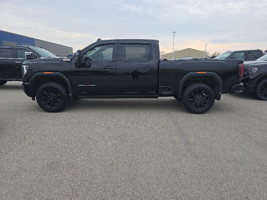 Used 2024 GMC Sierra 2500 AT4 w/ AT4 Premium Plus Package AWD/4WD image 3