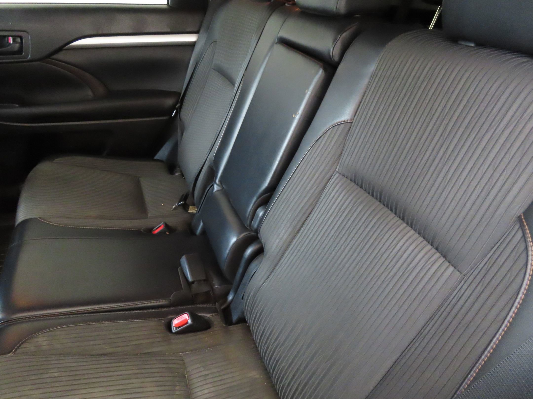 Used 2019 Toyota Highlander Plus FWD image 21