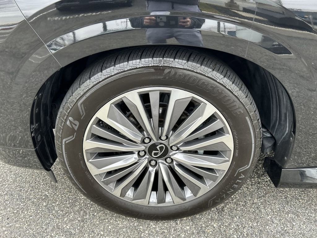 Certified 2025 INFINITI QX80 Sensory image 10