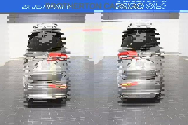 Used 2019 Buick Envision Premium w/ Driver Confidence Package image 4