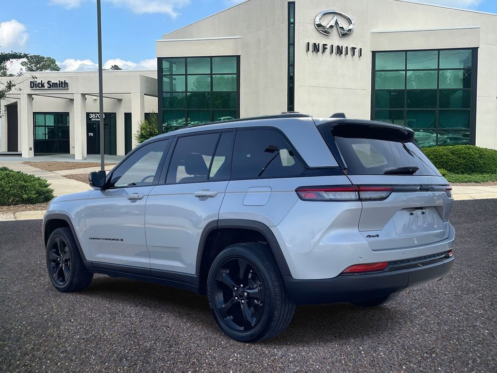 Used 2023 Jeep Grand Cherokee Altitude image 4