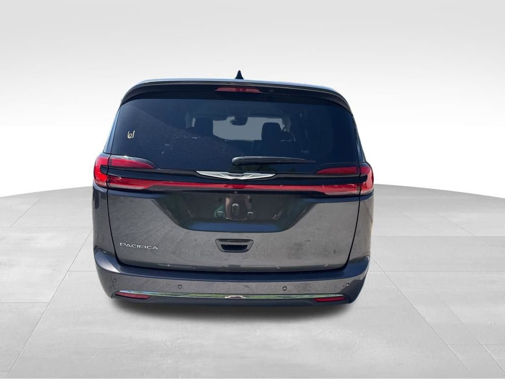 Used 2023 Chrysler Pacifica Touring-L FWD image 17