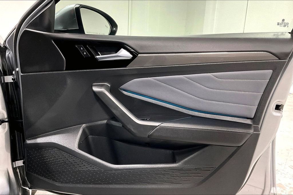 Used 2025 Volkswagen Jetta SEL image 23