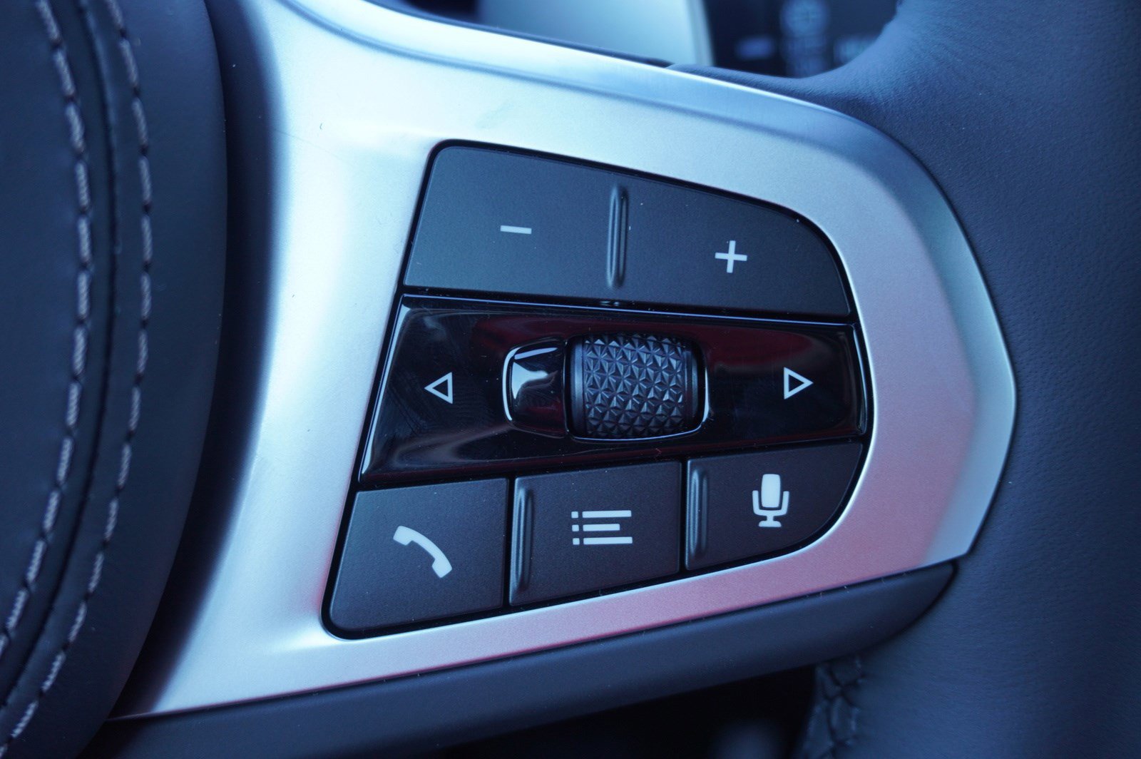 New 2025 BMW X7 xDrive40i w/ M Sport Package image 16