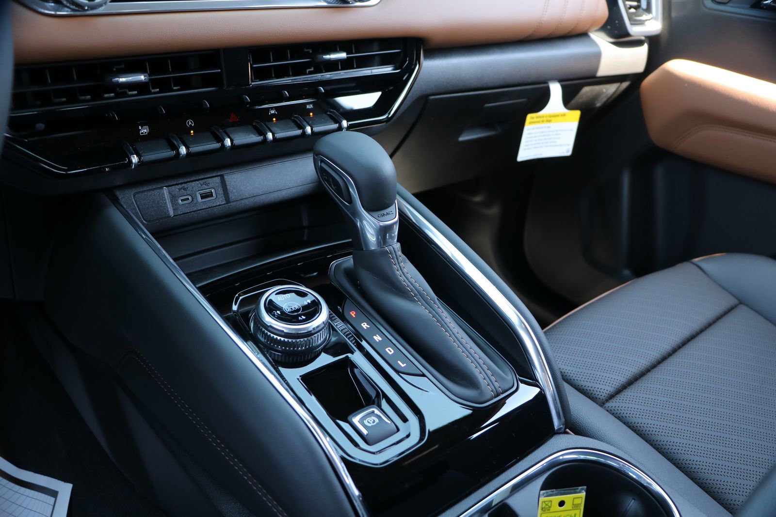 New 2025 GMC Canyon AT4 w/ AT4 Premium Package image 25