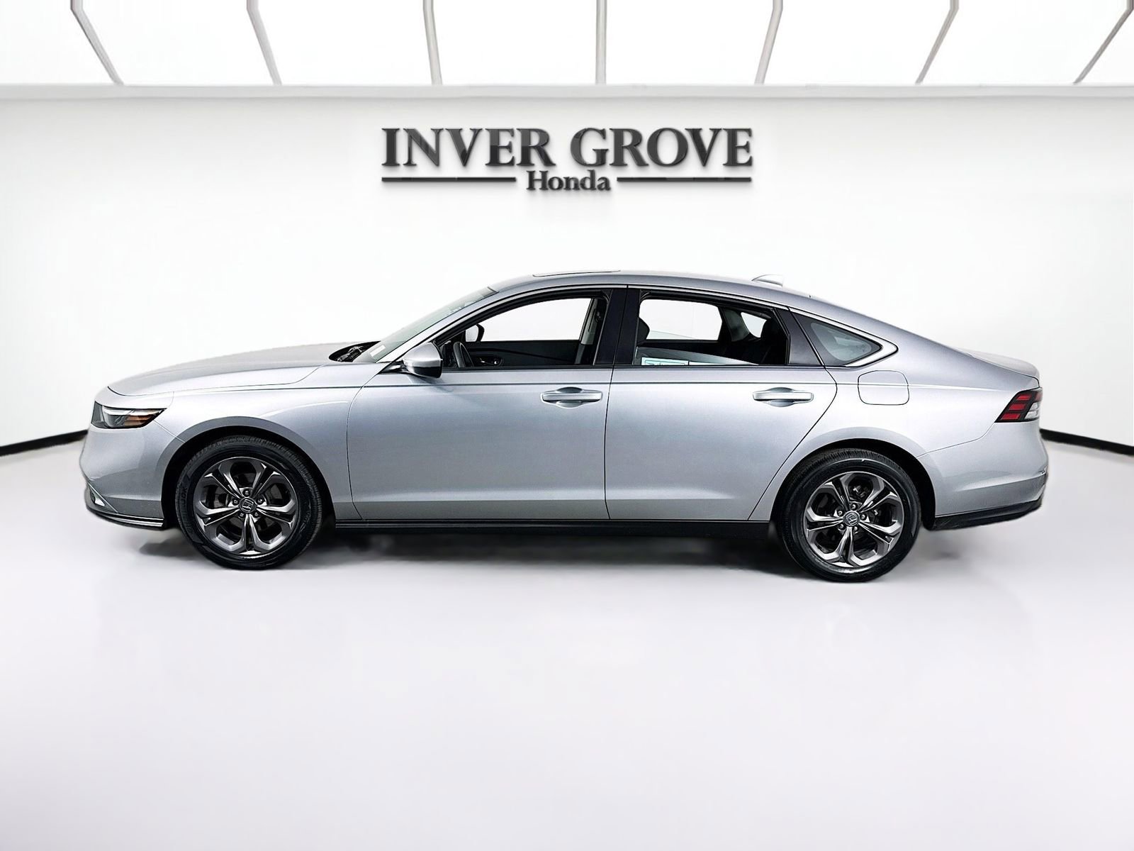 Used 2023 Honda Accord EX image 8