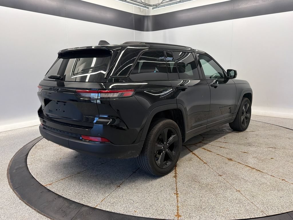 Certified 2024 Jeep Grand Cherokee Altitude AWD/4WD image 11