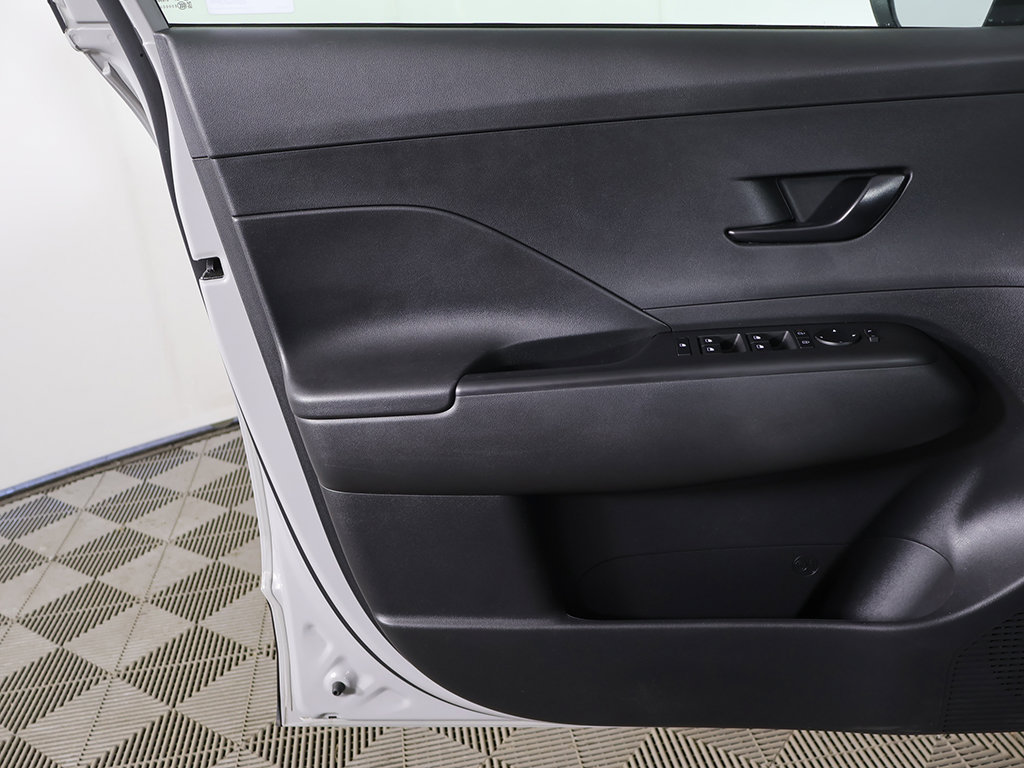 Certified 2025 Hyundai Kona SE FWD image 17