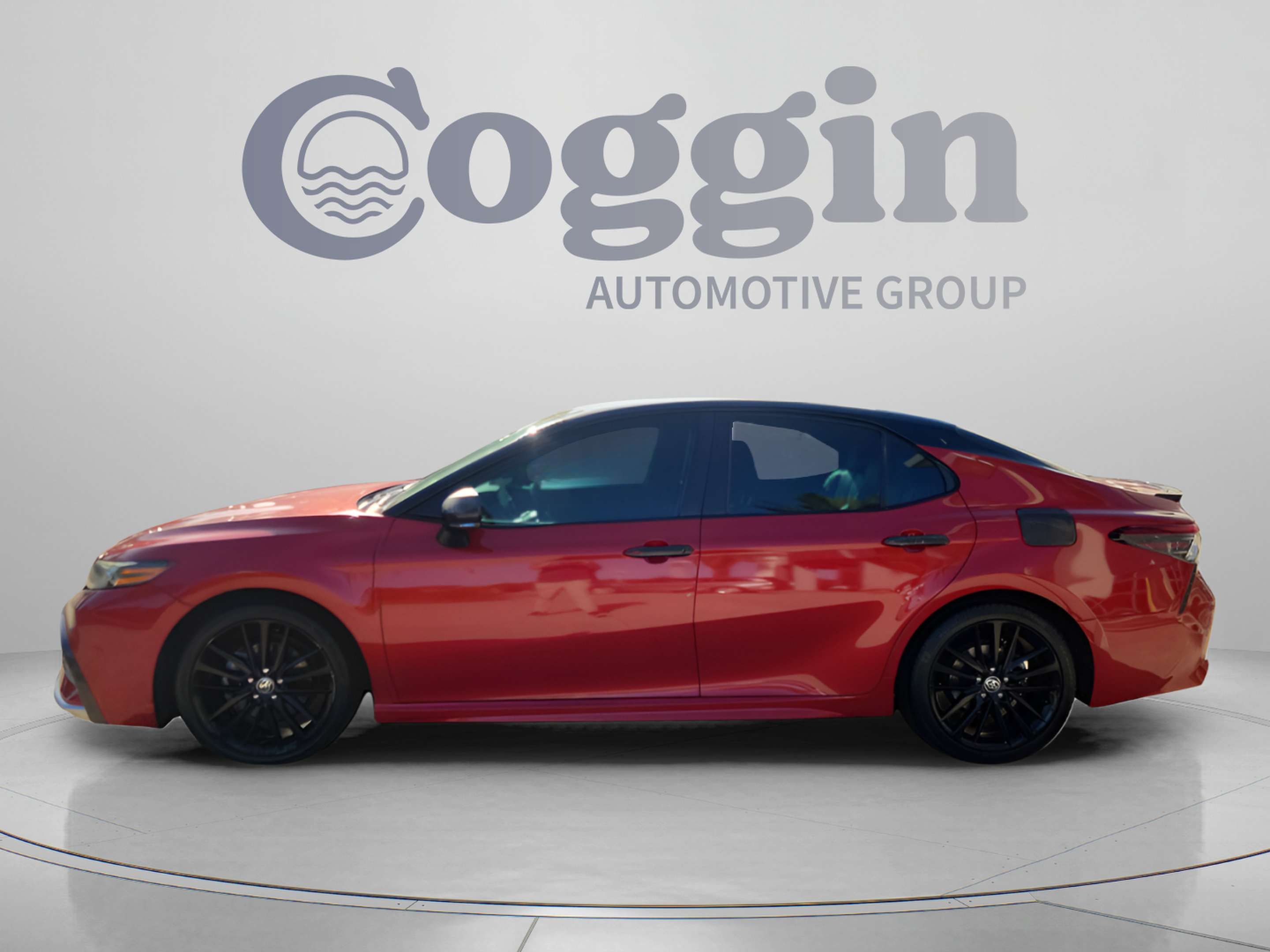 Used 2021 Toyota Camry XSE FWD image 2