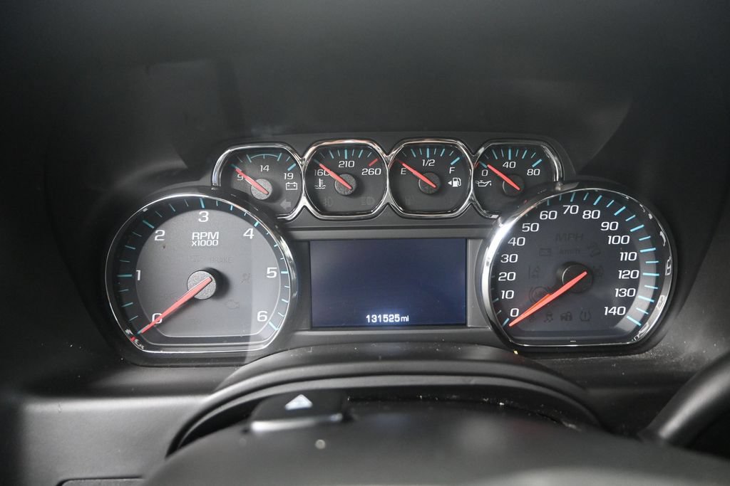 Used 2018 Chevrolet Suburban LT RWD image 13