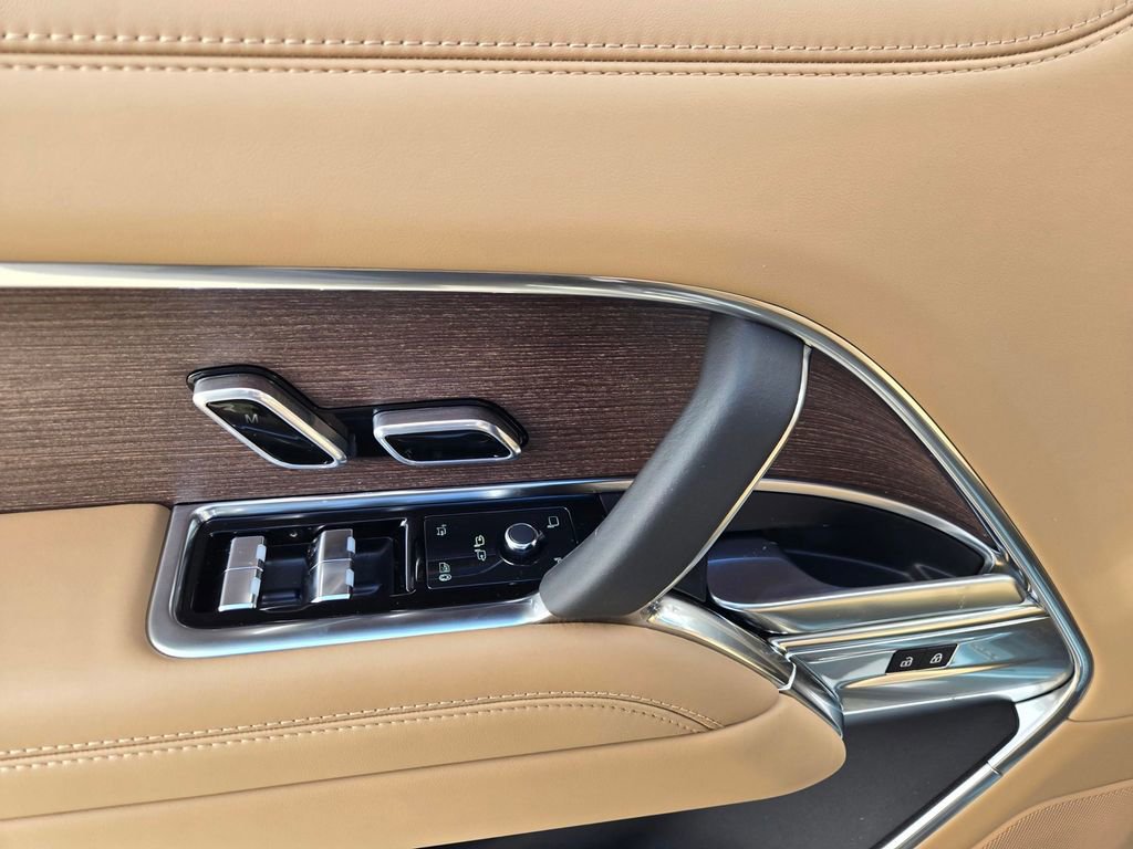 New 2026 Land Rover Range Rover SE image 12