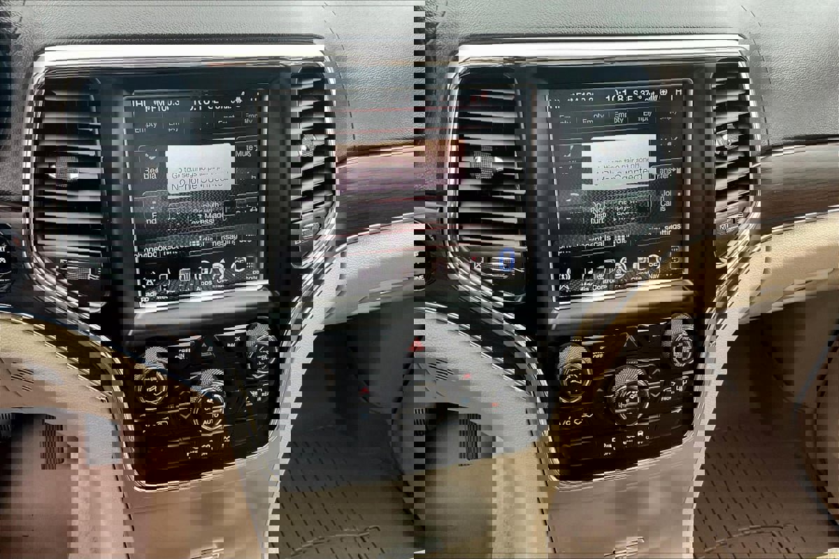 Used 2015 Jeep Grand Cherokee Overland image 9