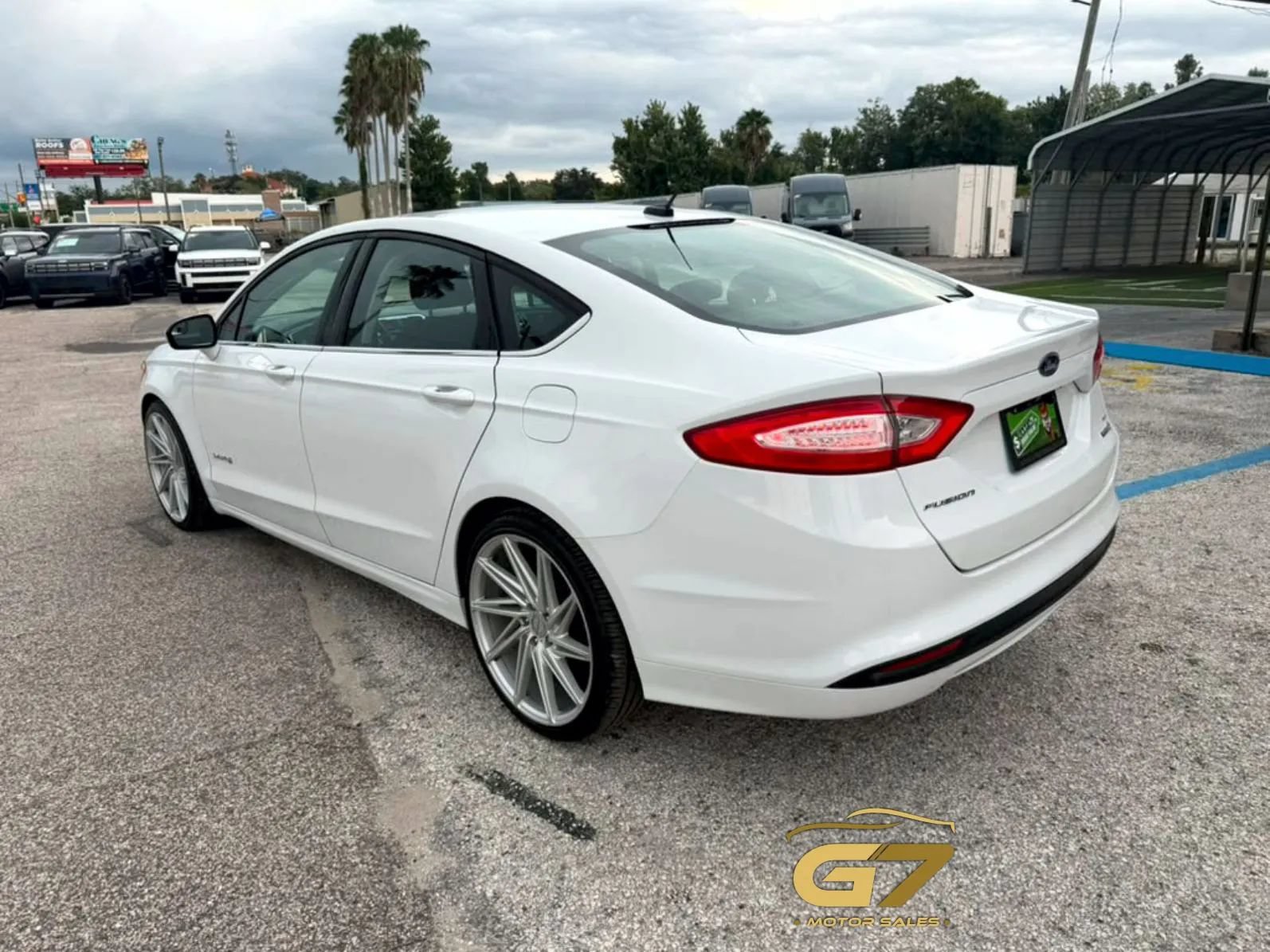 Used 2016 Ford Fusion SE FWD image 8