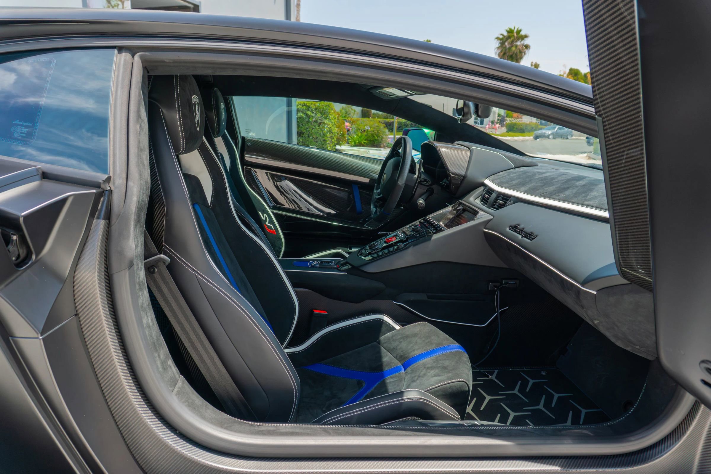 Used 2019 Lamborghini Aventador SVJ AWD/4WD image 14