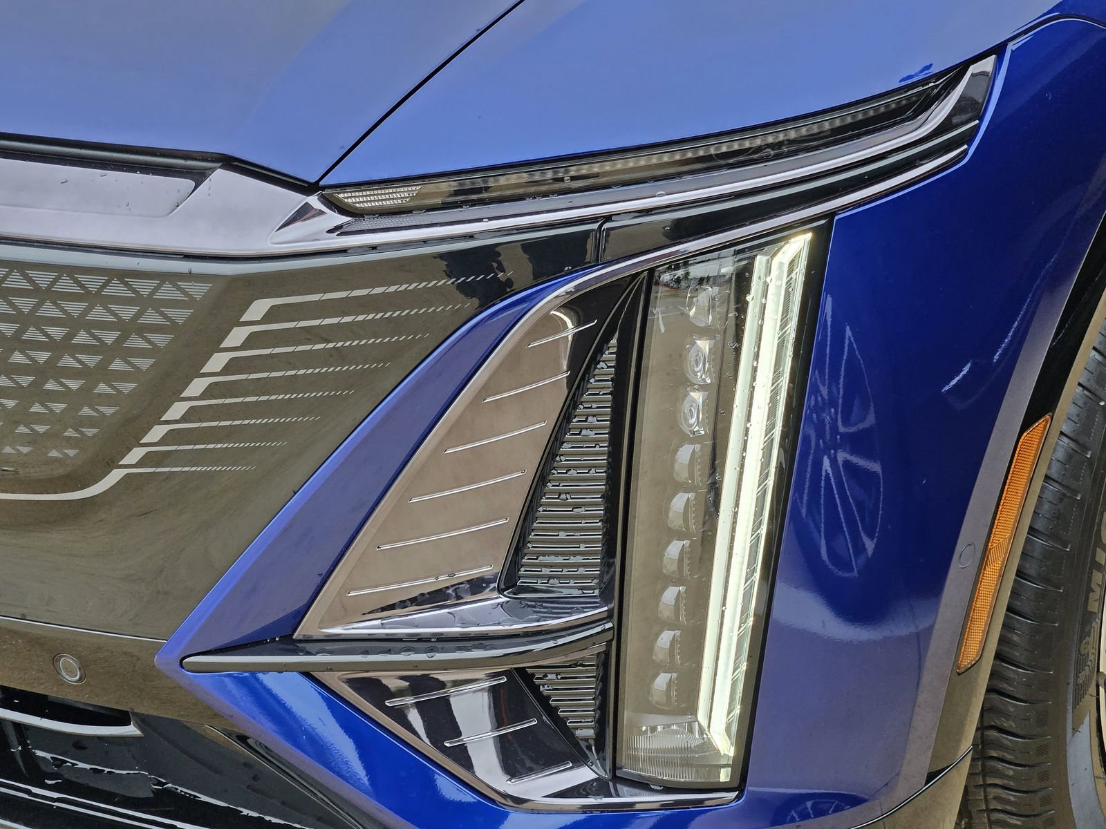 New 2026 Cadillac Lyriq Sport w/ LPO, Floor Liner Package AWD/4WD image 10