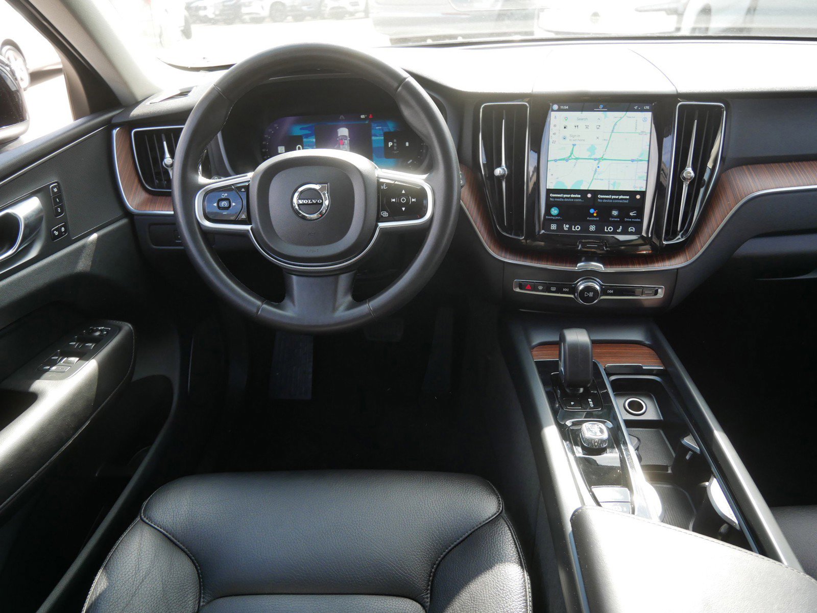 Used 2023 Volvo XC60 B5 Plus w/ Climate Package AWD/4WD image 12