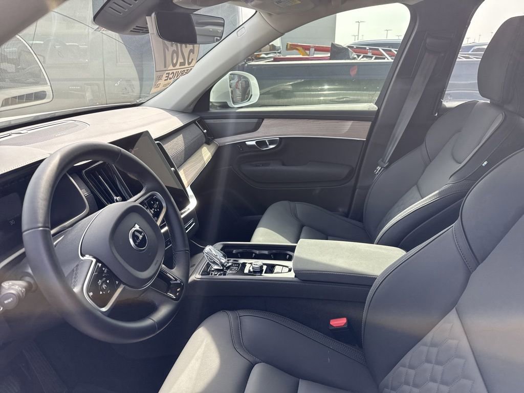 Certified 2025 Volvo XC90 T8 Plus w/ Protection Package Premier image 7