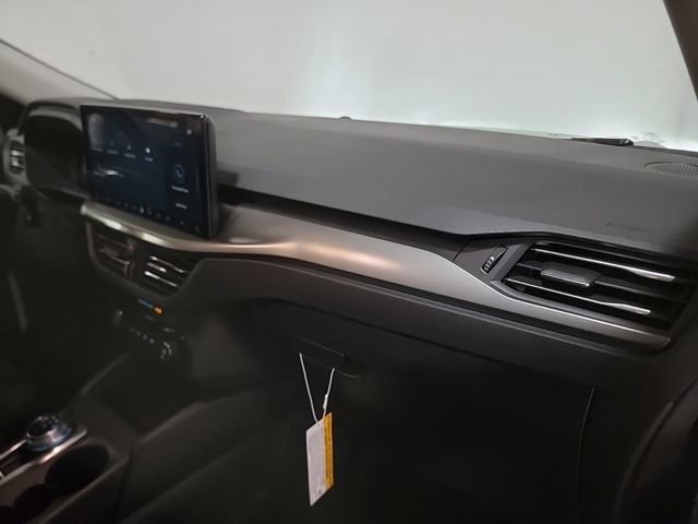 New 2025 Ford Escape SE w/ Class II Trailer Tow Package image 13