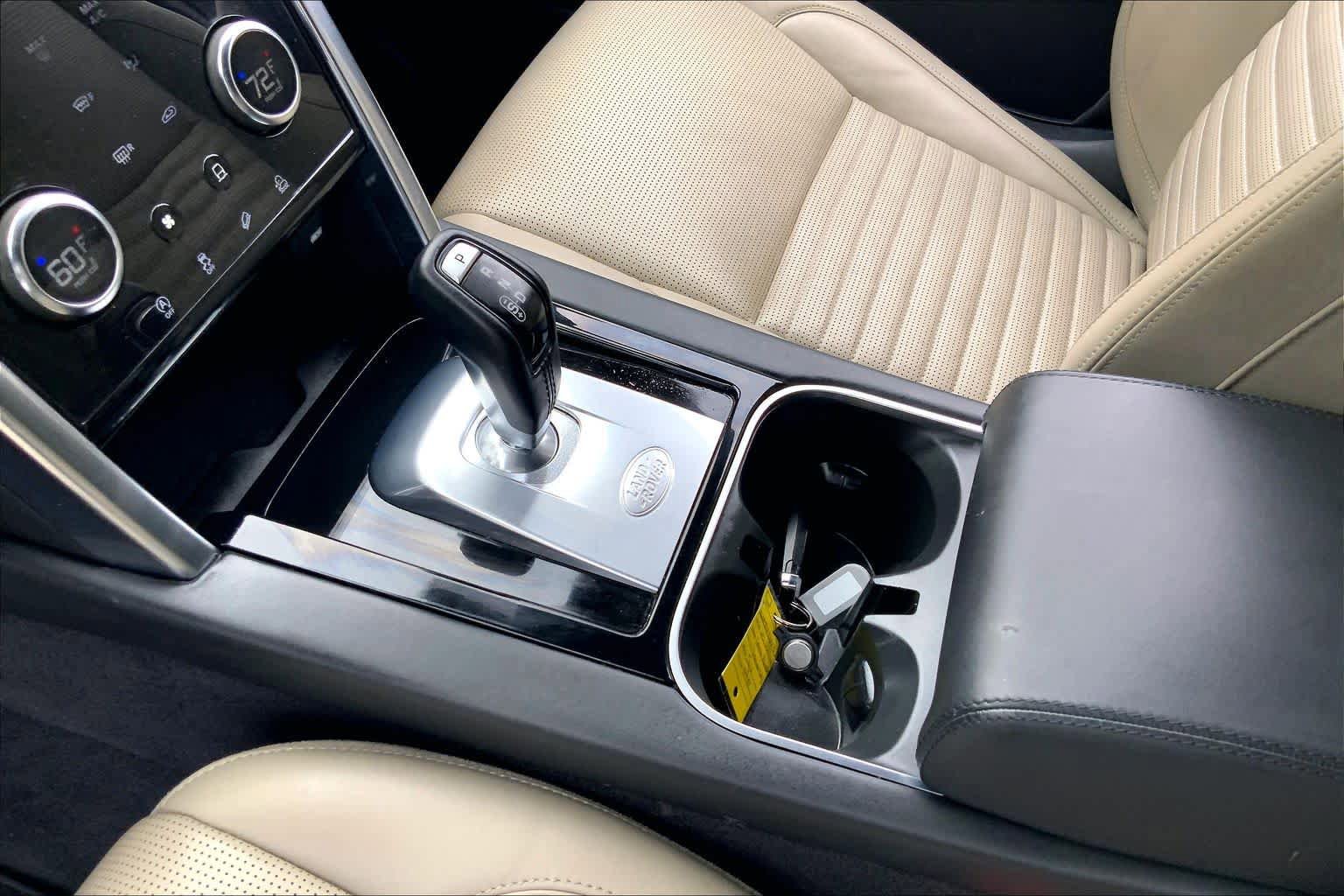Used 2020 Land Rover Discovery Sport SE image 16