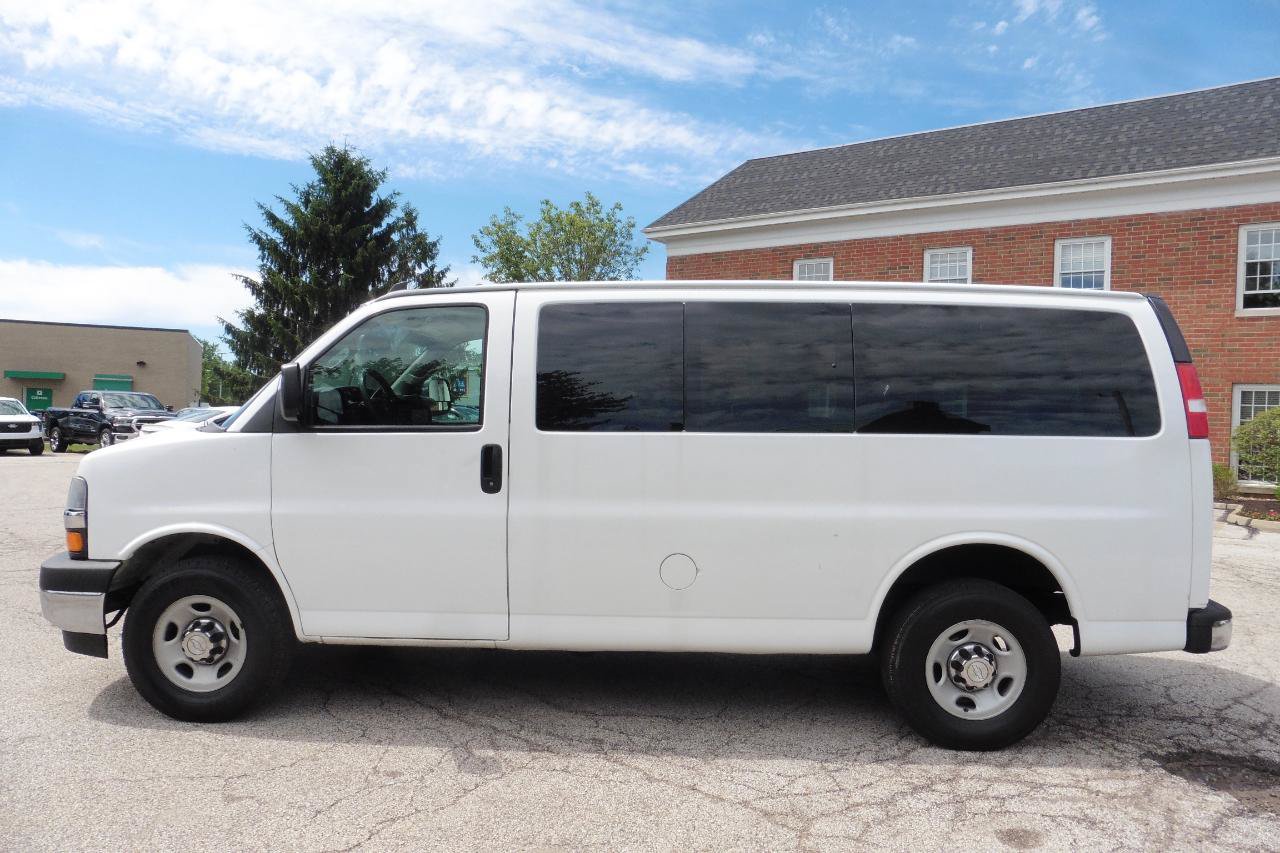 Used 2017 Chevrolet Express 3500 LT w/ LT Preferred Equipment Group RWD image 17