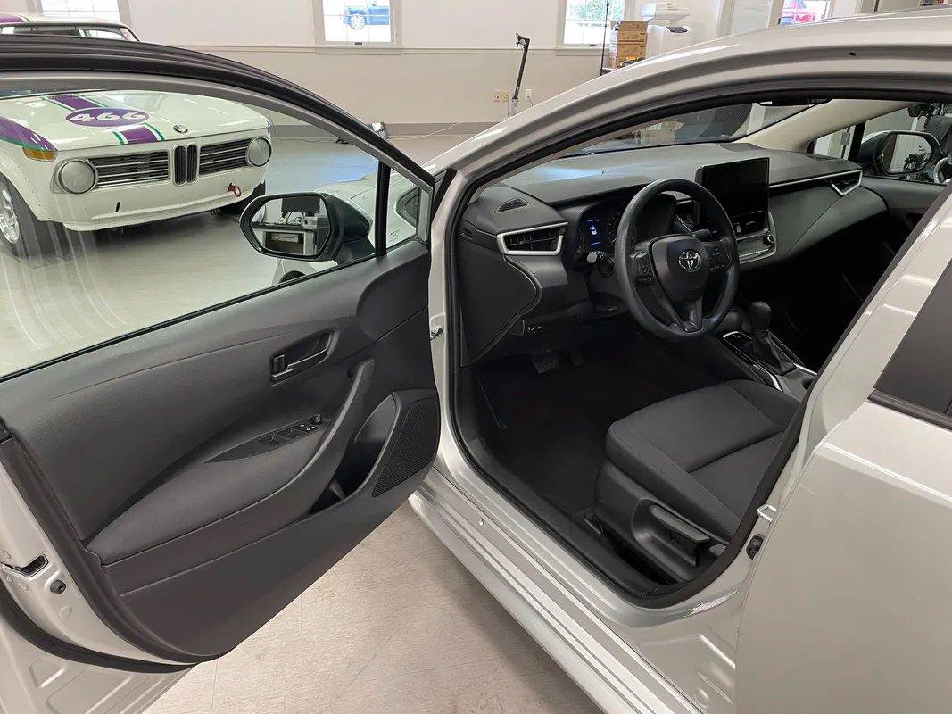 Used 2025 Toyota Corolla LE FWD image 15