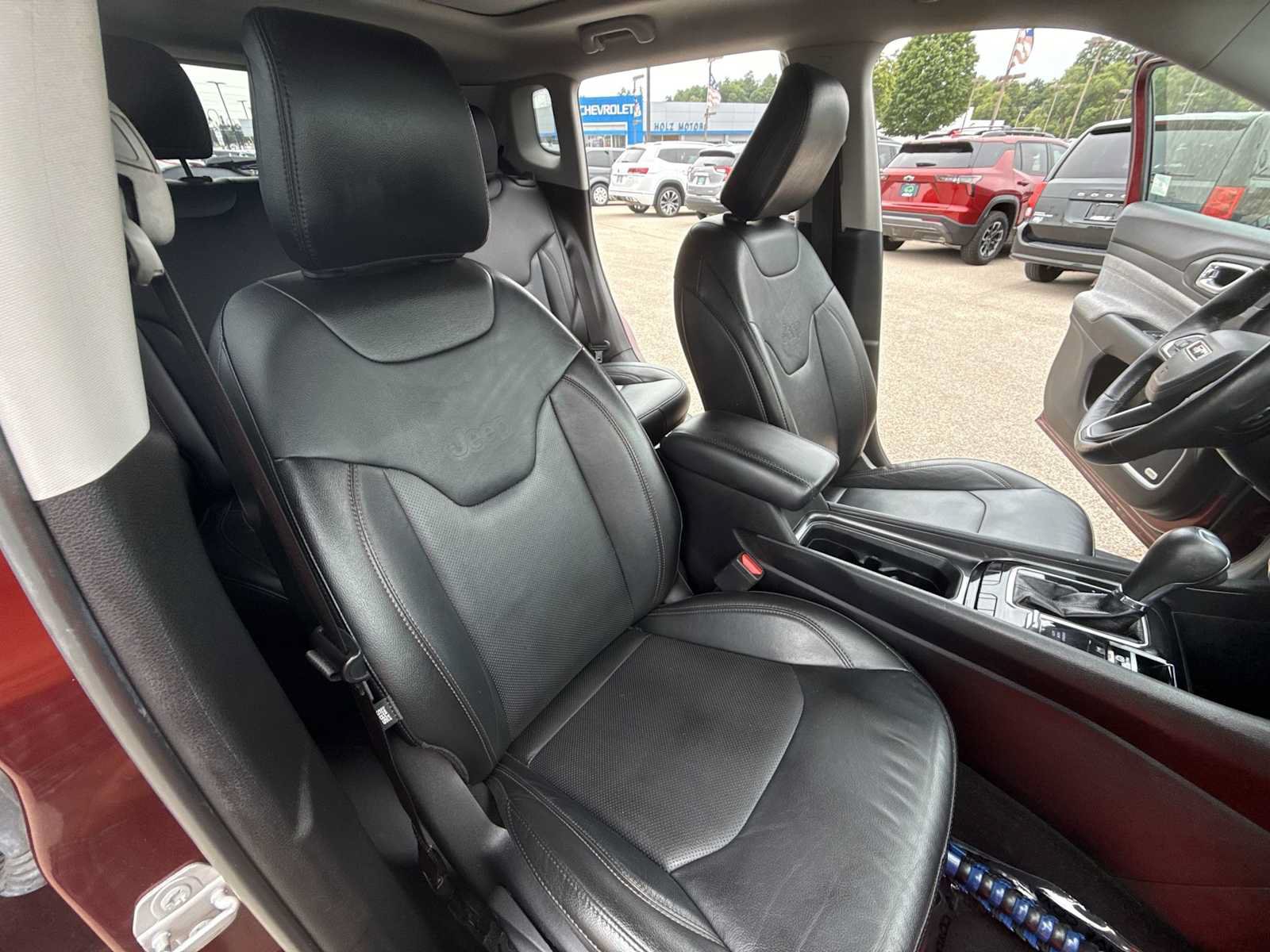 Used 2022 Jeep Compass Latitude w/ Sun and Sound Group AWD/4WD image 28