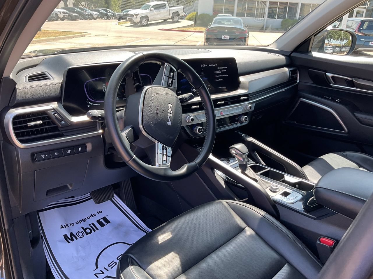 Used 2025 Kia Telluride S FWD image 10