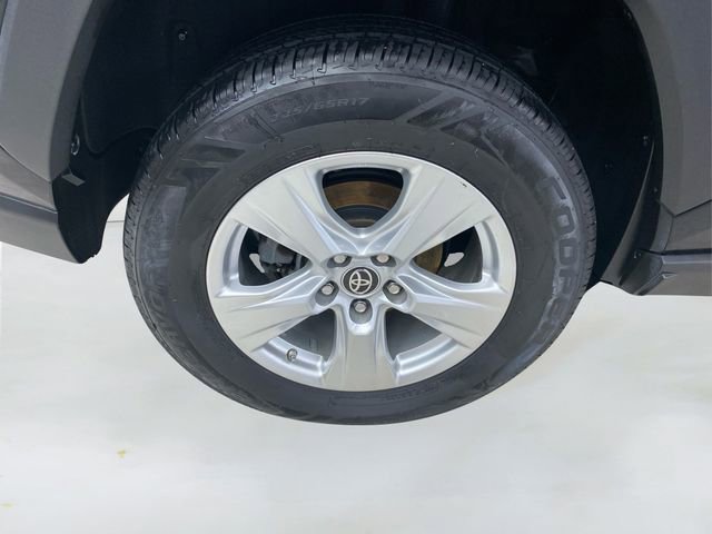 Used 2021 Toyota RAV4 LE image 17
