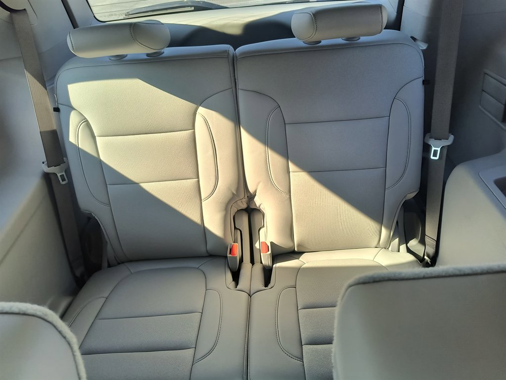 Used 2021 GMC Acadia SLT w/ Preferred Package image 33