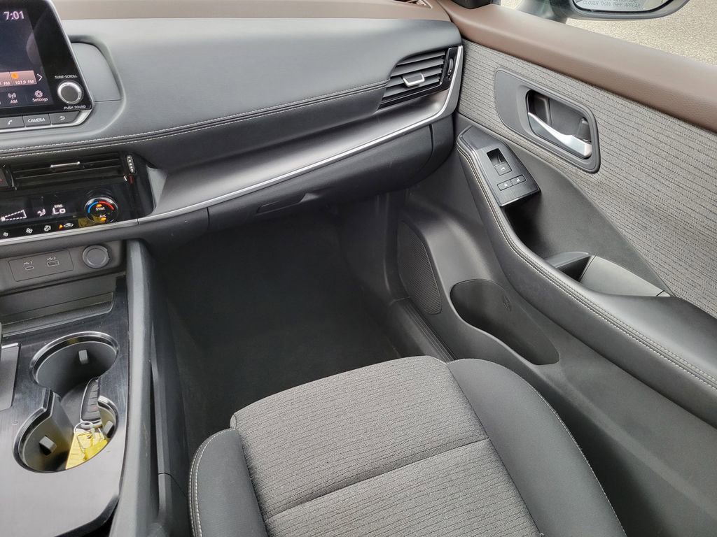 Used 2023 Nissan Rogue SV image 19