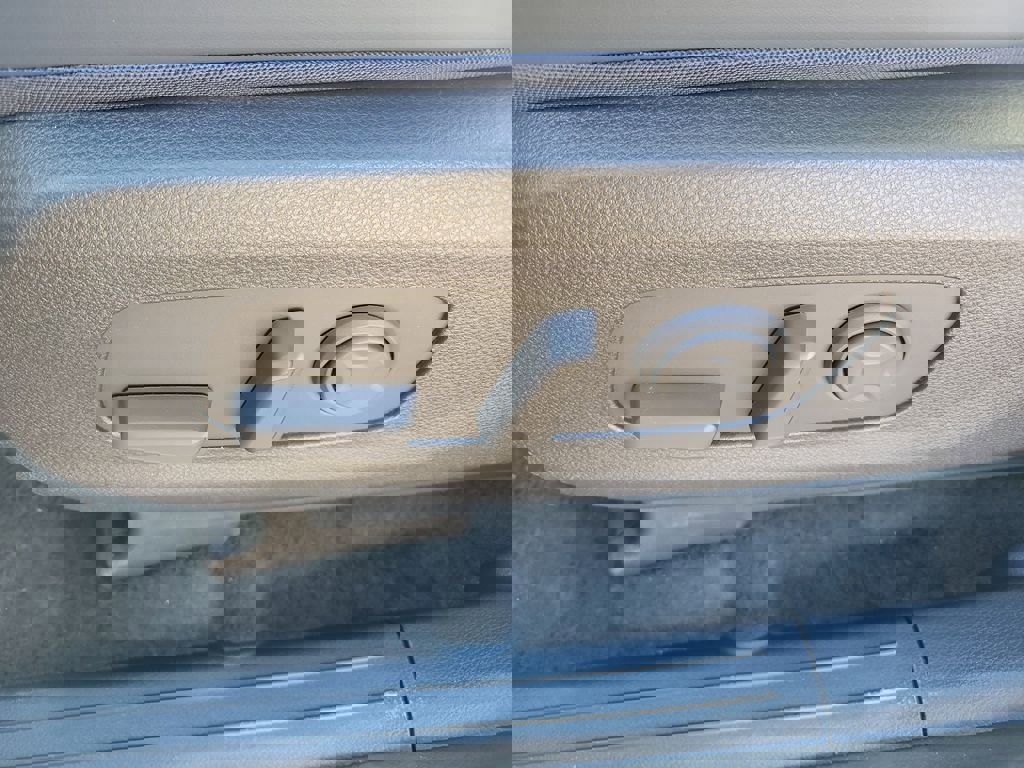 New 2026 Kia Carnival EX FWD image 24