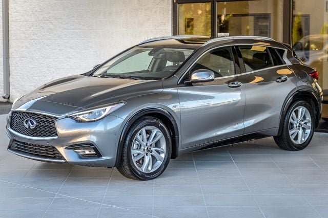 Used 2017 INFINITI QX30 Premium w/ Navigation Package FWD image 6