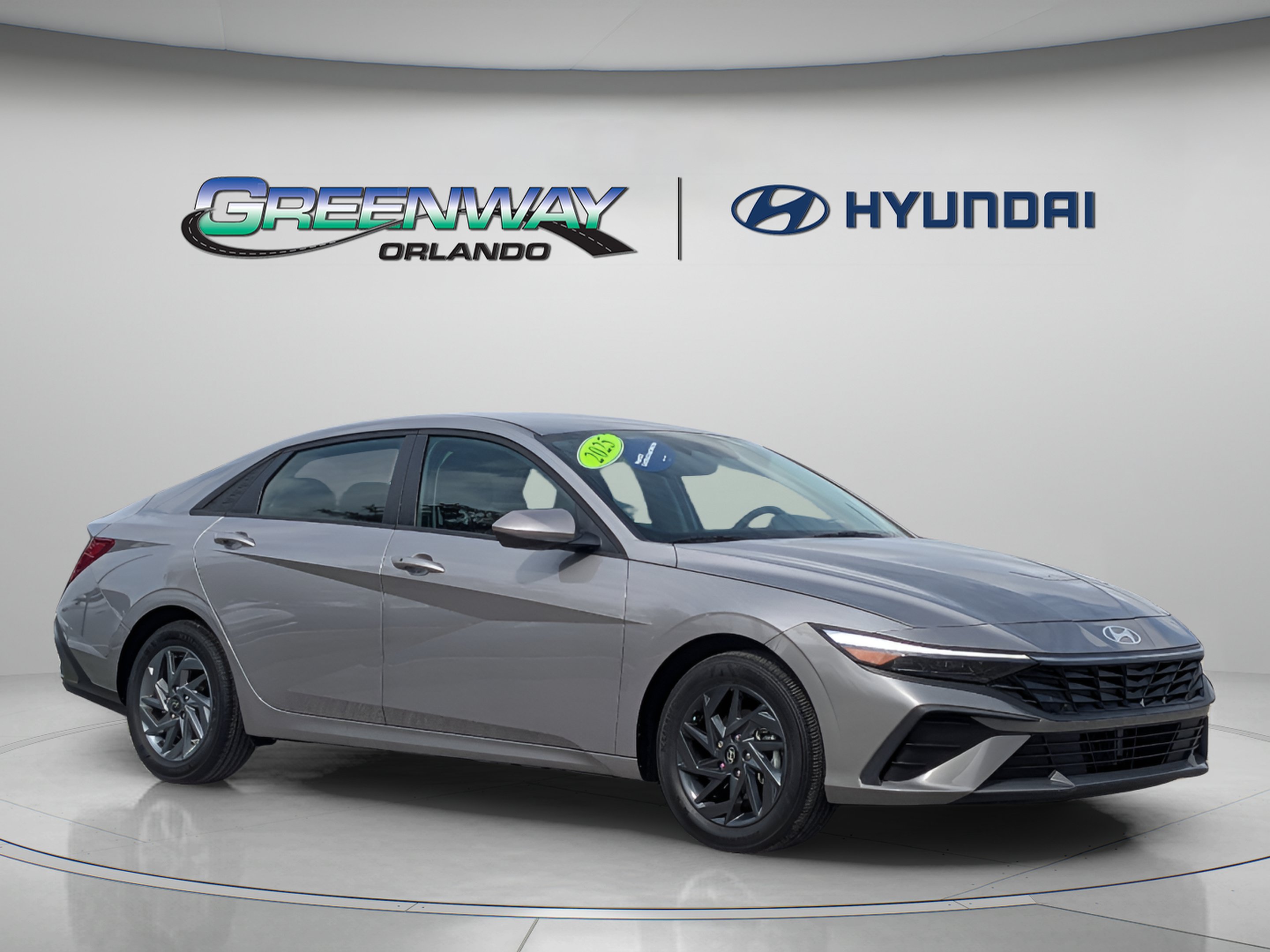 Used 2025 Hyundai Elantra Hybrid FWD image 1