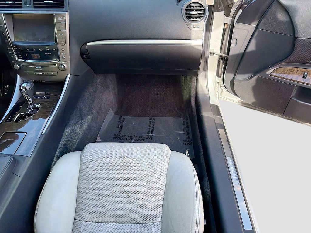 Used 2015 Lexus IS 250C w/ Luxury Package image 17