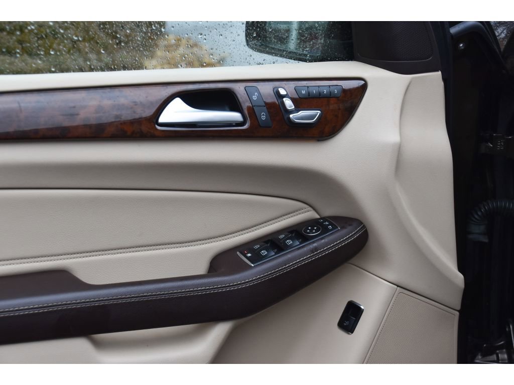 Used 2017 Mercedes-Benz GLS 450 4MATIC image 25