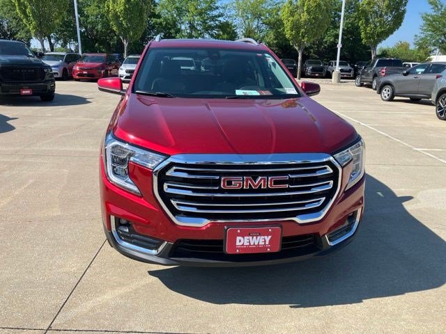 Used 2024 GMC Terrain SLT w/ Infotainment Package II AWD/4WD image 2