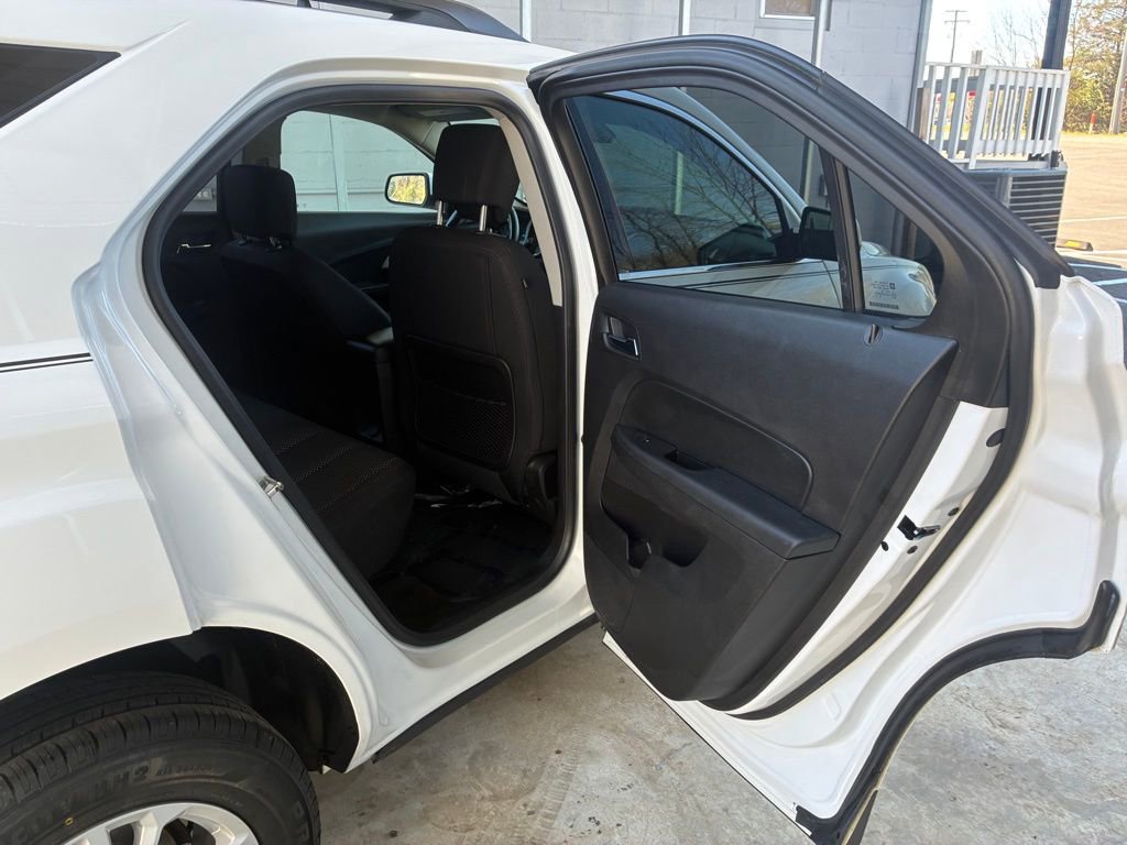 Used 2017 Chevrolet Equinox LT image 39