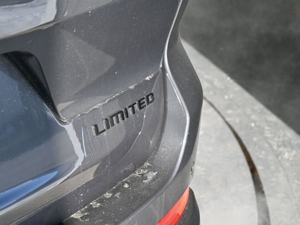 New 2025 Jeep Grand Cherokee L Limited w/ Black Appearance Package image 9