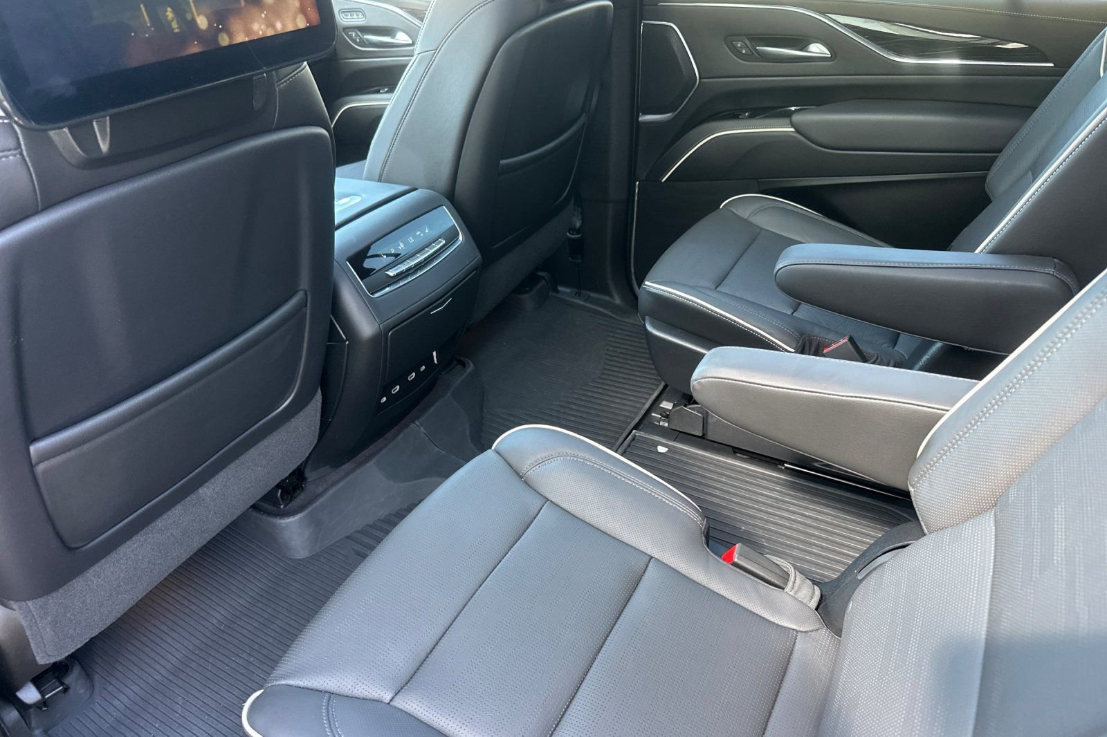 Certified 2023 Cadillac Escalade ESV Sport w/ LPO, ONYX Package image 14