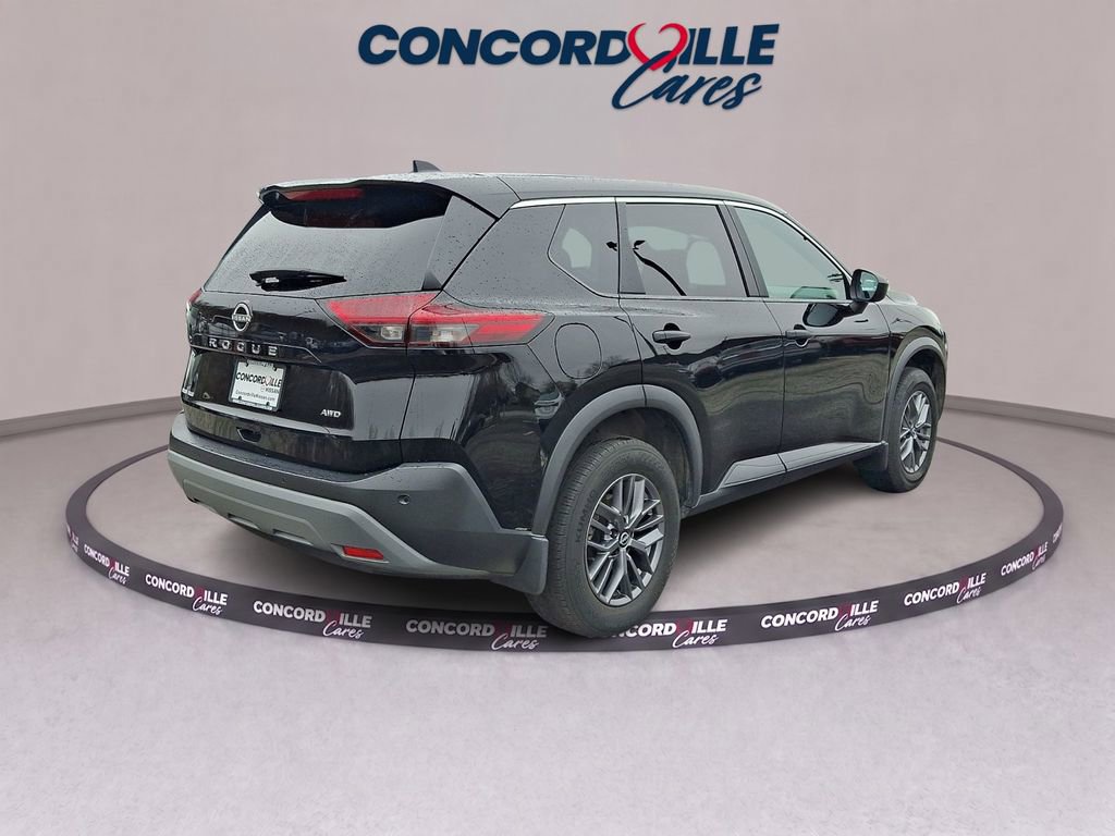 Used 2023 Nissan Rogue S AWD/4WD image 6