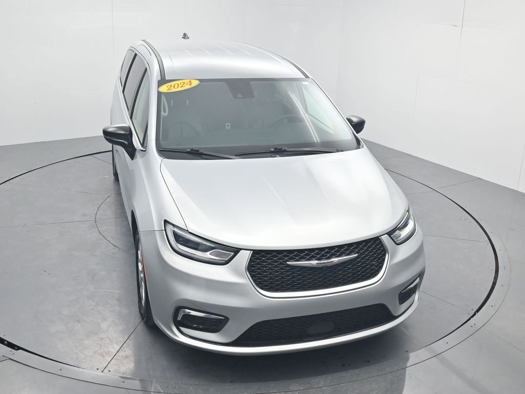 Used 2024 Chrysler Pacifica Touring-L image 47