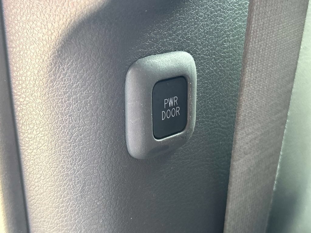 Used 2023 Toyota Sienna LE AWD/4WD image 24