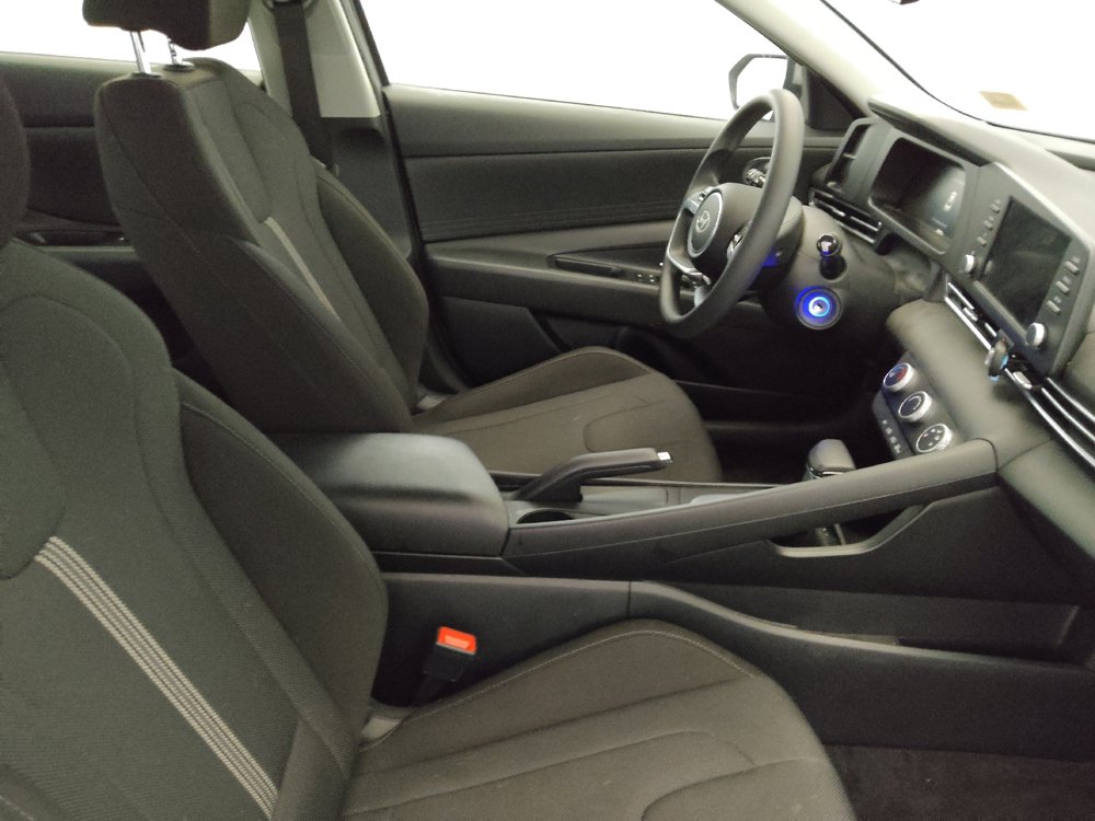 Used 2025 Hyundai Elantra SE w/ Cargo Package FWD image 21