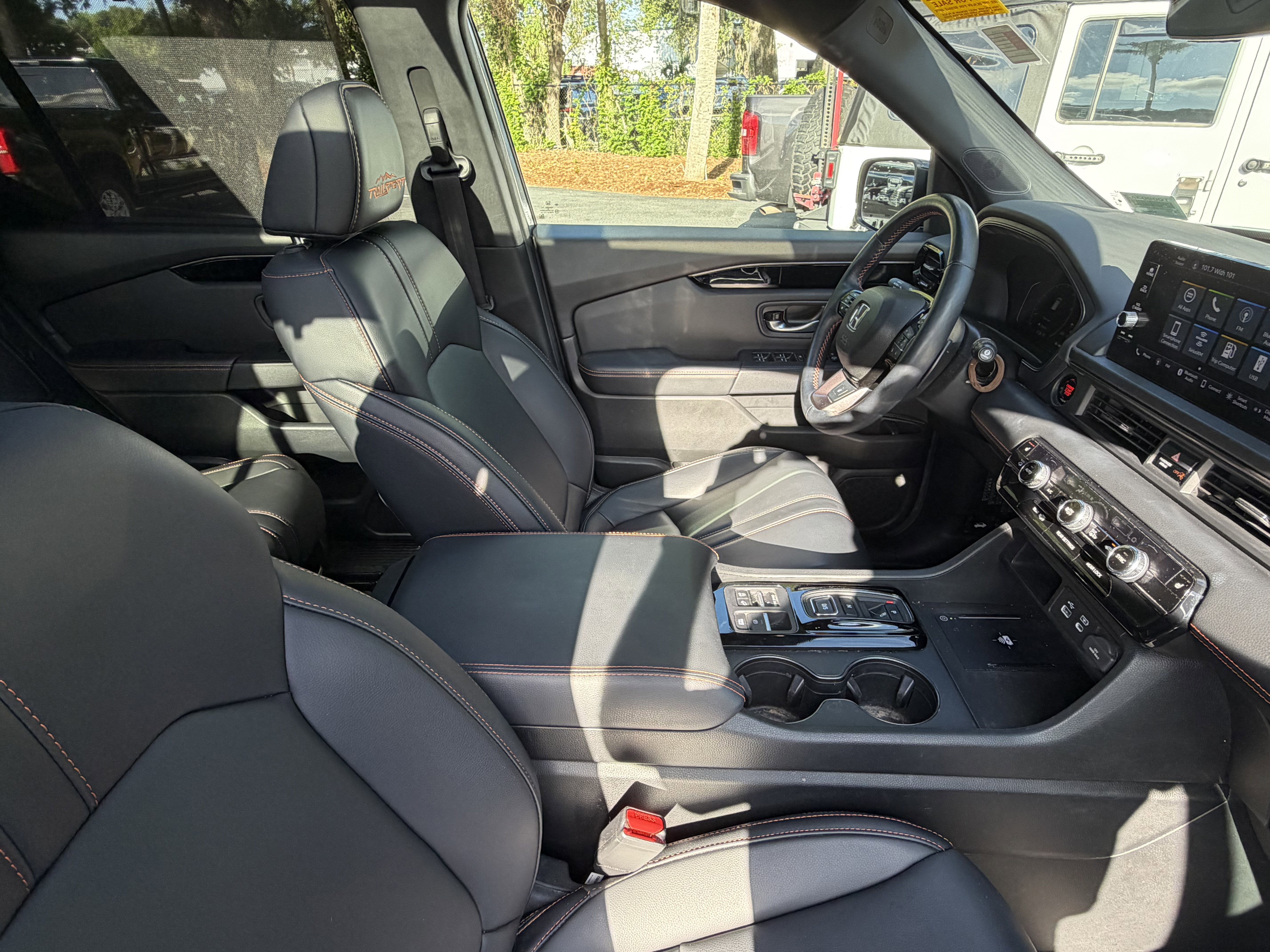 Used 2025 Honda Pilot TrailSport image 46